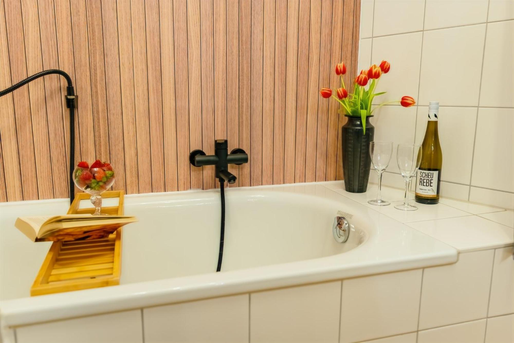 The Big Muenster Fuer Bis Zu 12, Whirlpool, Sauna, Zentral, Tischfussball, Balkon, Gasgrill Ulm Exterior foto