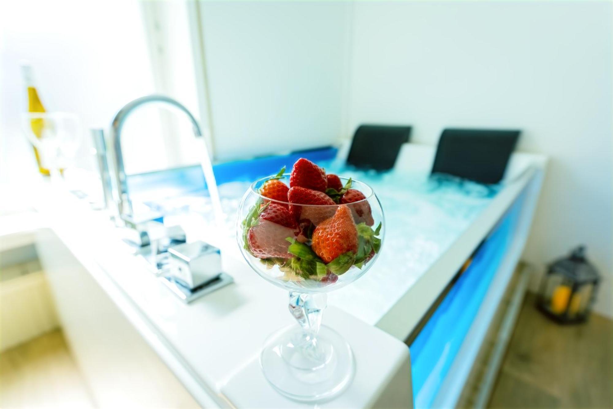 The Big Muenster Fuer Bis Zu 12, Whirlpool, Sauna, Zentral, Tischfussball, Balkon, Gasgrill Ulm Exterior foto